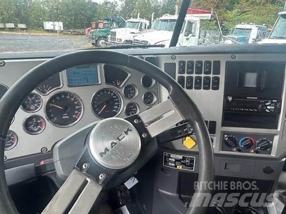 Mack GRANITE GU713 Savivarčių priekabų vilkikai