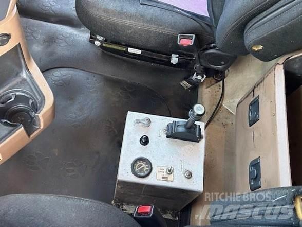 Mack GRANITE GU713 Savivarčių priekabų vilkikai