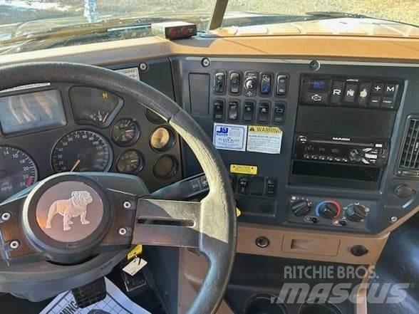Mack GRANITE GU713 Savivarčių priekabų vilkikai