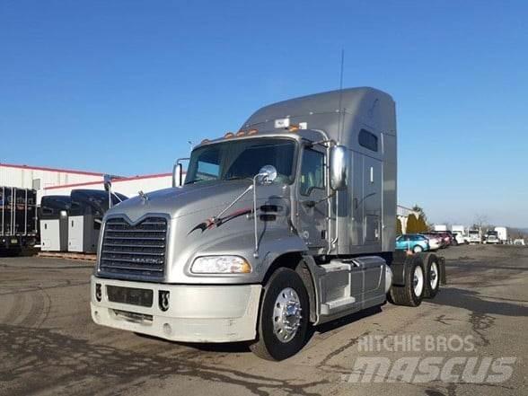 Mack PINNACLE CXU613 Naudoti vilkikai