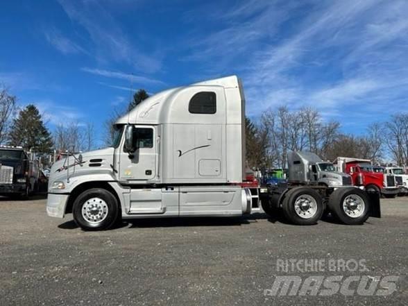 Mack PINNACLE CXU613 Naudoti vilkikai