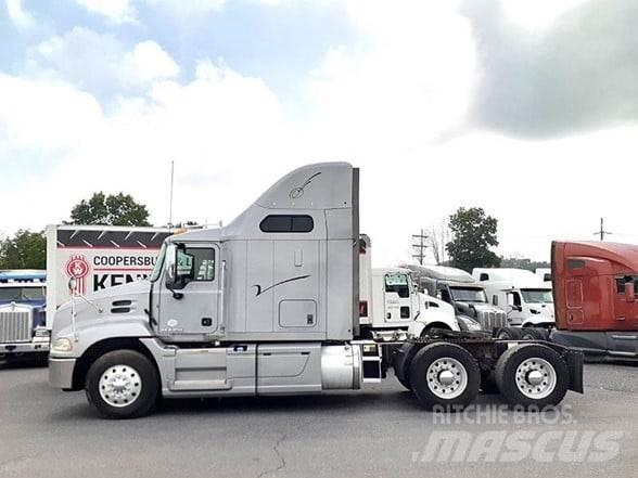 Mack PINNACLE CXU613 Naudoti vilkikai