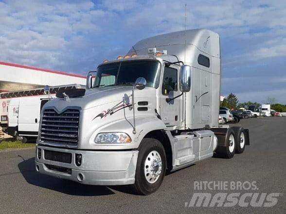 Mack PINNACLE CXU613 Naudoti vilkikai