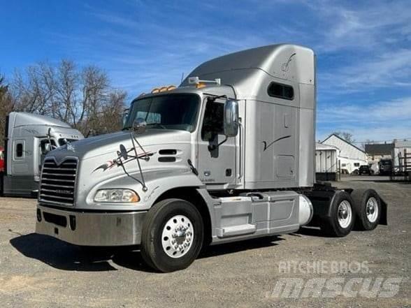 Mack PINNACLE CXU613 Naudoti vilkikai