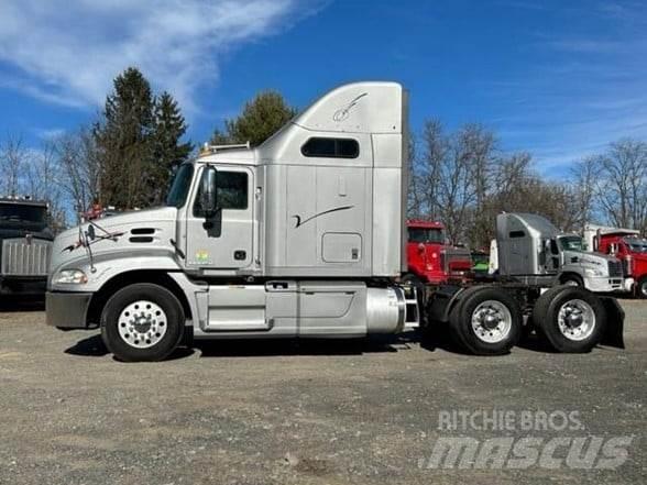Mack PINNACLE CXU613 Naudoti vilkikai