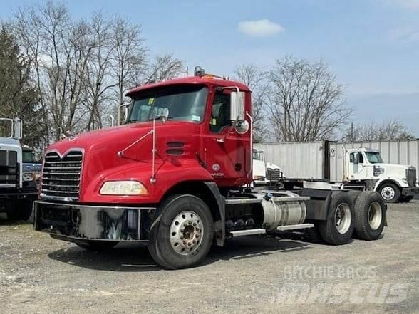 Mack PINNACLE CXU613 Naudoti vilkikai