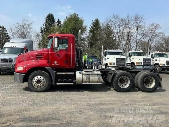 Mack PINNACLE CXU613 Naudoti vilkikai