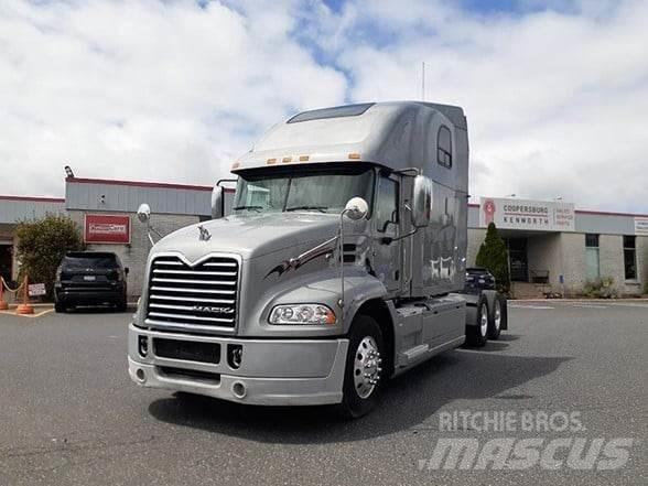 Mack PINNACLE CXU613 Naudoti vilkikai
