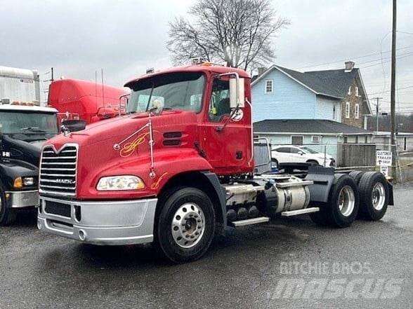 Mack PINNACLE CXU613 Naudoti vilkikai
