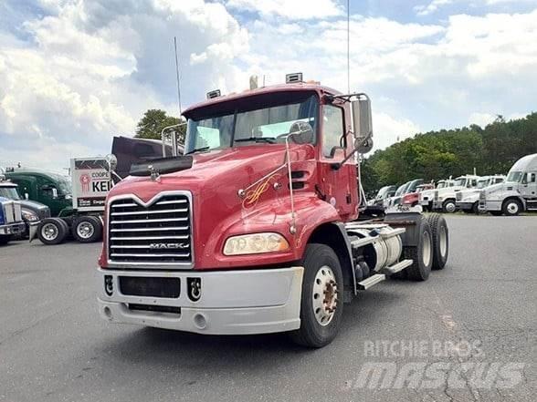 Mack PINNACLE CXU613 Naudoti vilkikai
