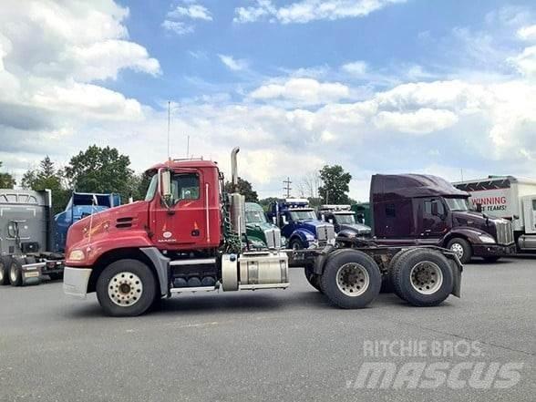 Mack PINNACLE CXU613 Naudoti vilkikai