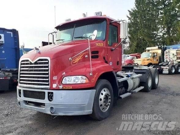 Mack PINNACLE CXU613 Naudoti vilkikai