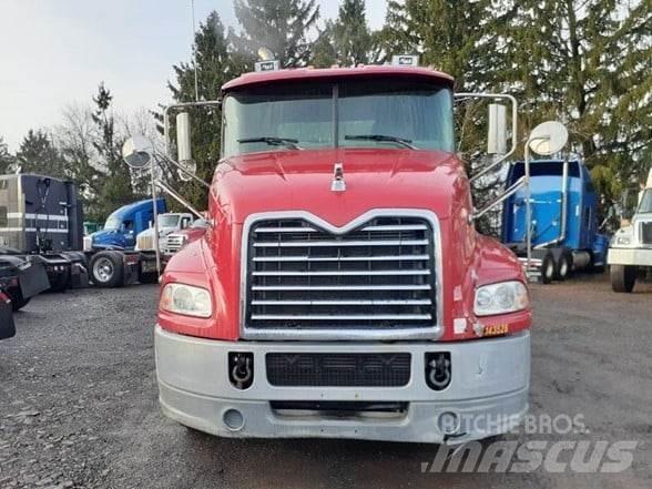 Mack PINNACLE CXU613 Naudoti vilkikai