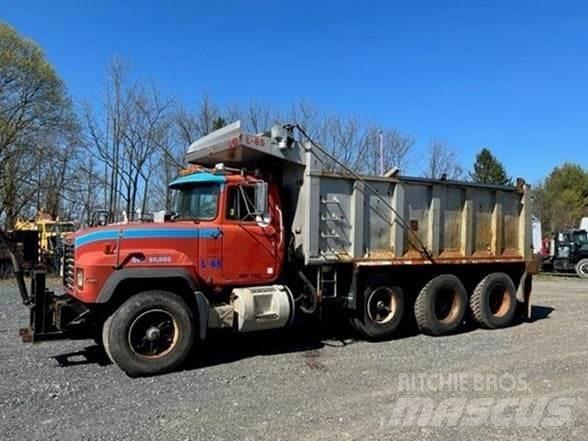 Mack RD688S Savivarčių priekabų vilkikai