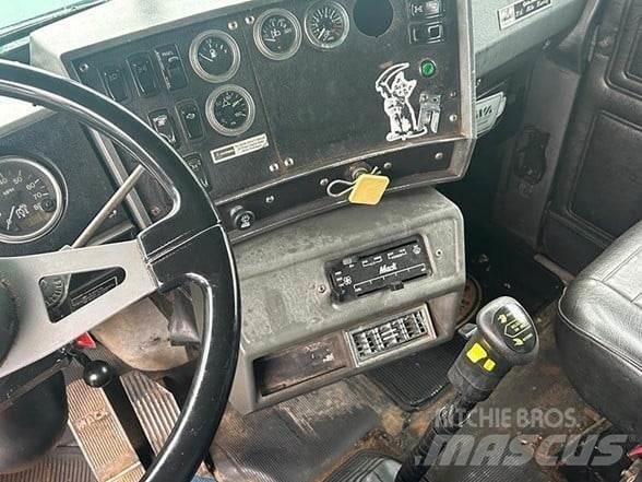 Mack RD688SX Savivarčių priekabų vilkikai
