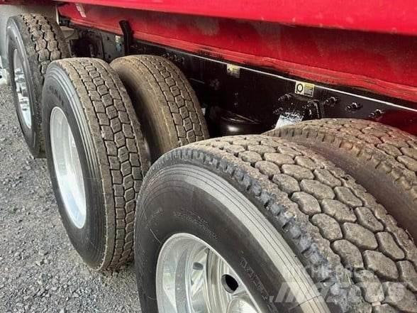 Peterbilt 567 Savivarčių priekabų vilkikai