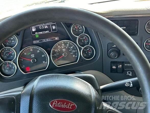 Peterbilt 567 Savivarčių priekabų vilkikai
