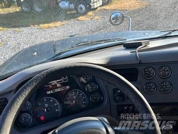 Peterbilt 567 Savivarčių priekabų vilkikai