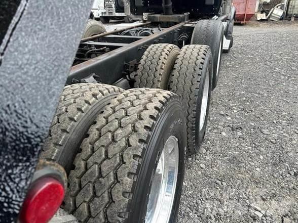 Peterbilt 567 Savivarčių priekabų vilkikai