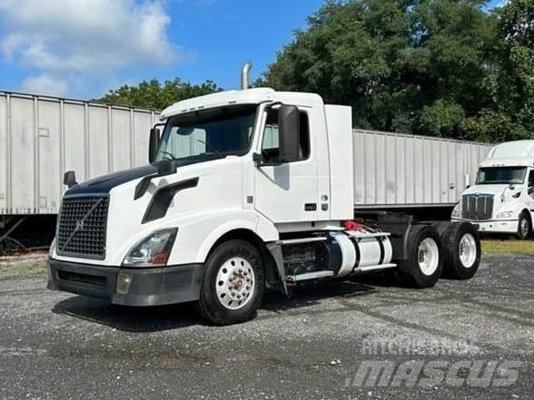 Volvo VNL64T300 Naudoti vilkikai