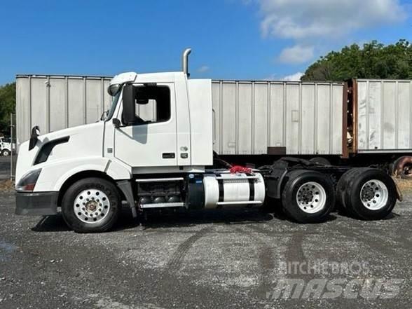 Volvo VNL64T300 Naudoti vilkikai
