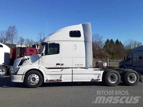Volvo VNL64T670 Naudoti vilkikai