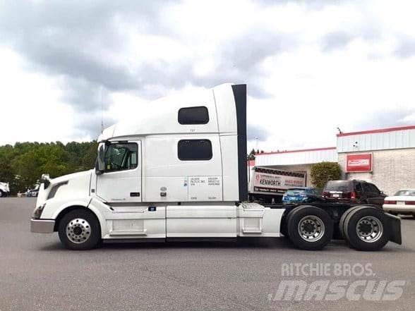 Volvo VNL64T780 Naudoti vilkikai