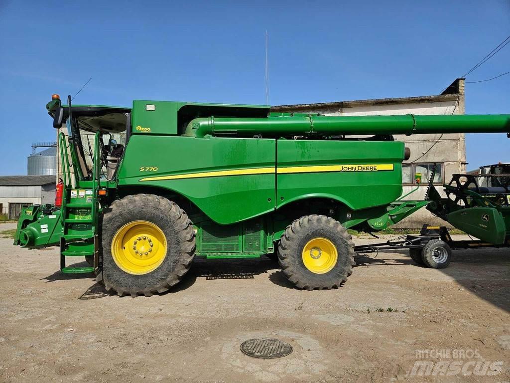 John Deere S770 Derliaus nuėmimo kombainai