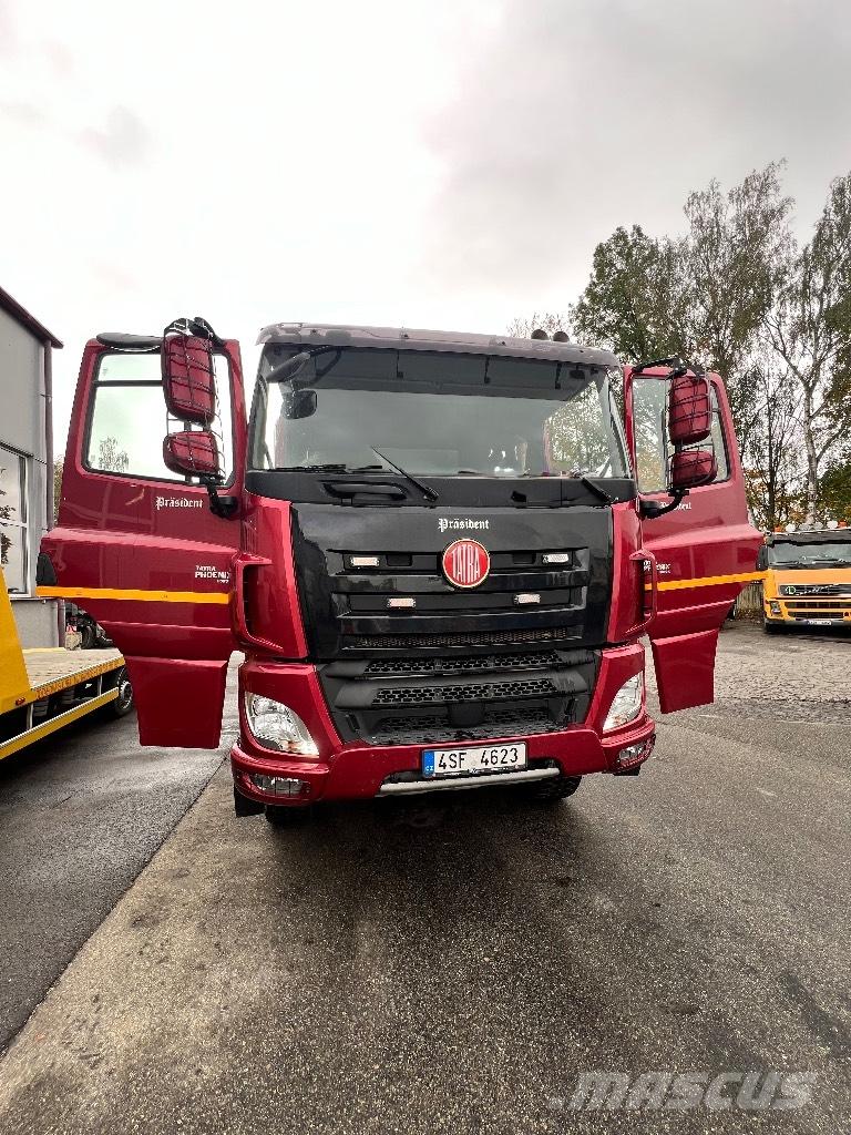 Tatra T158 Platformos/ Pakrovimas iš šono