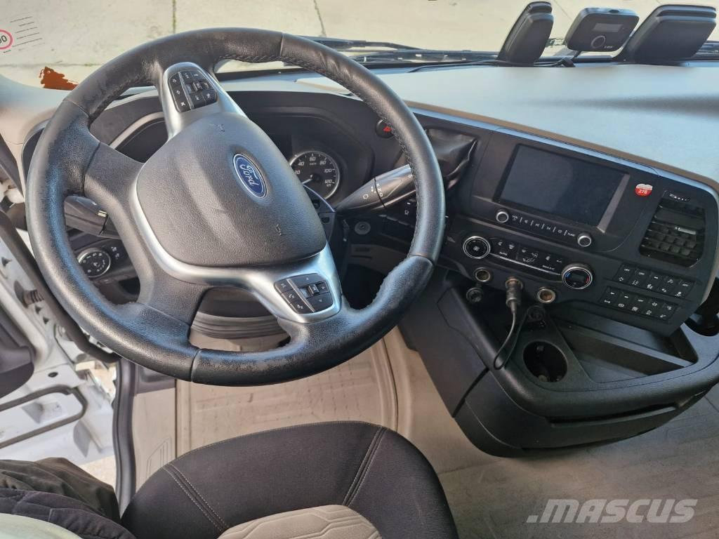 Ford F-Max Priekabos su tentu