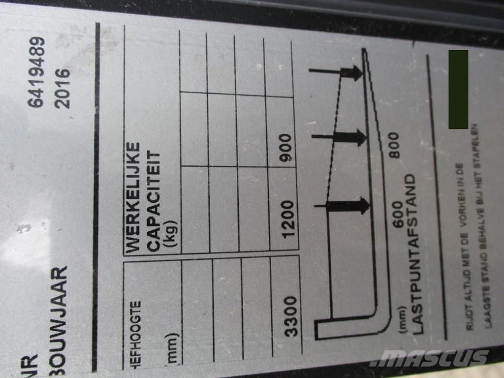 Toyota SPE120 Žemų aukščių keltuvai su platforma