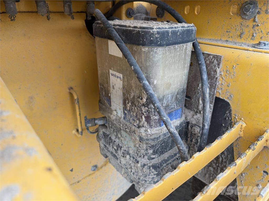 Volvo L120F Naudoti ratiniai krautuvai