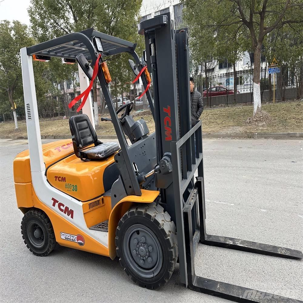 TCM FD30ZT Dyzeliniai krautuvai