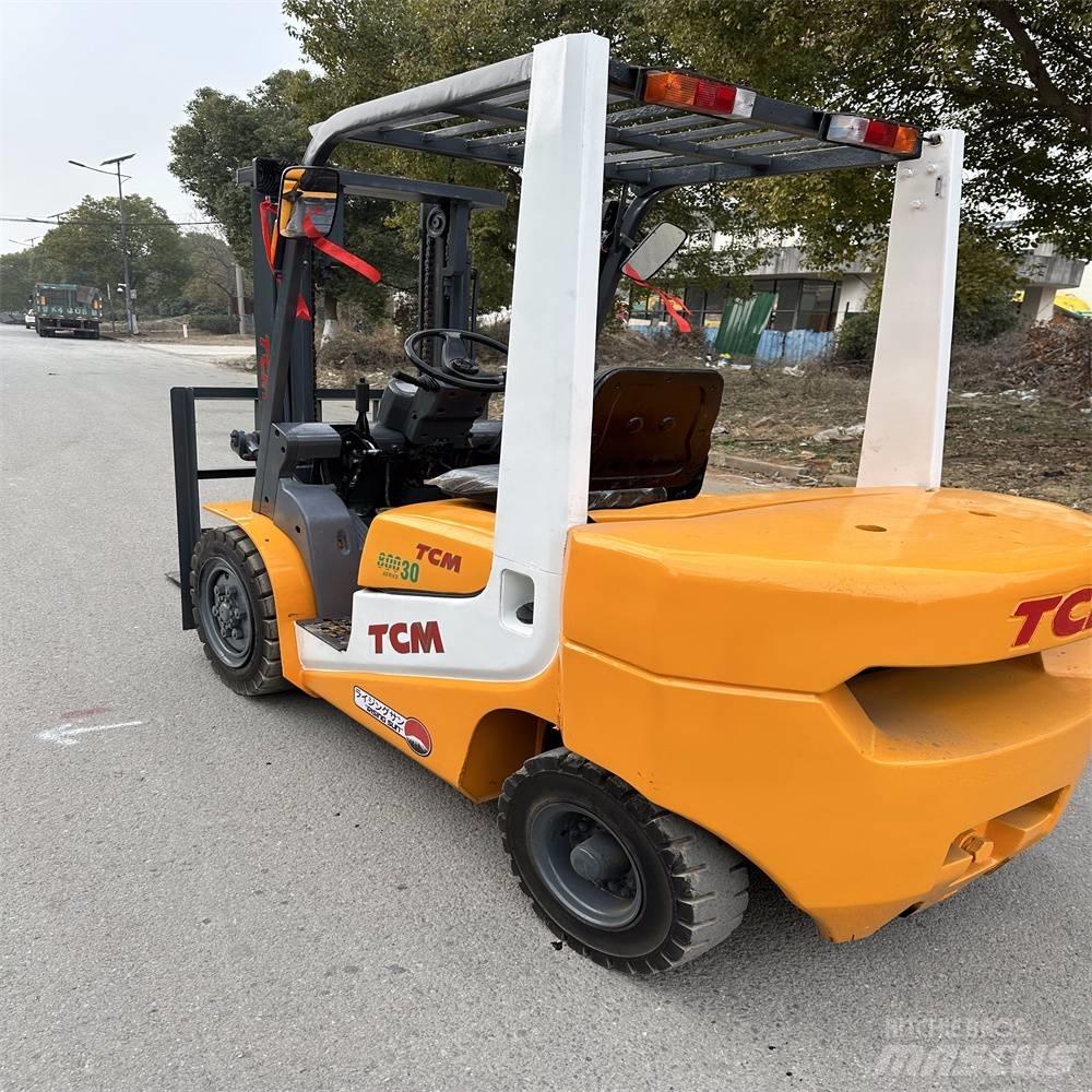 TCM FD30ZT Dyzeliniai krautuvai