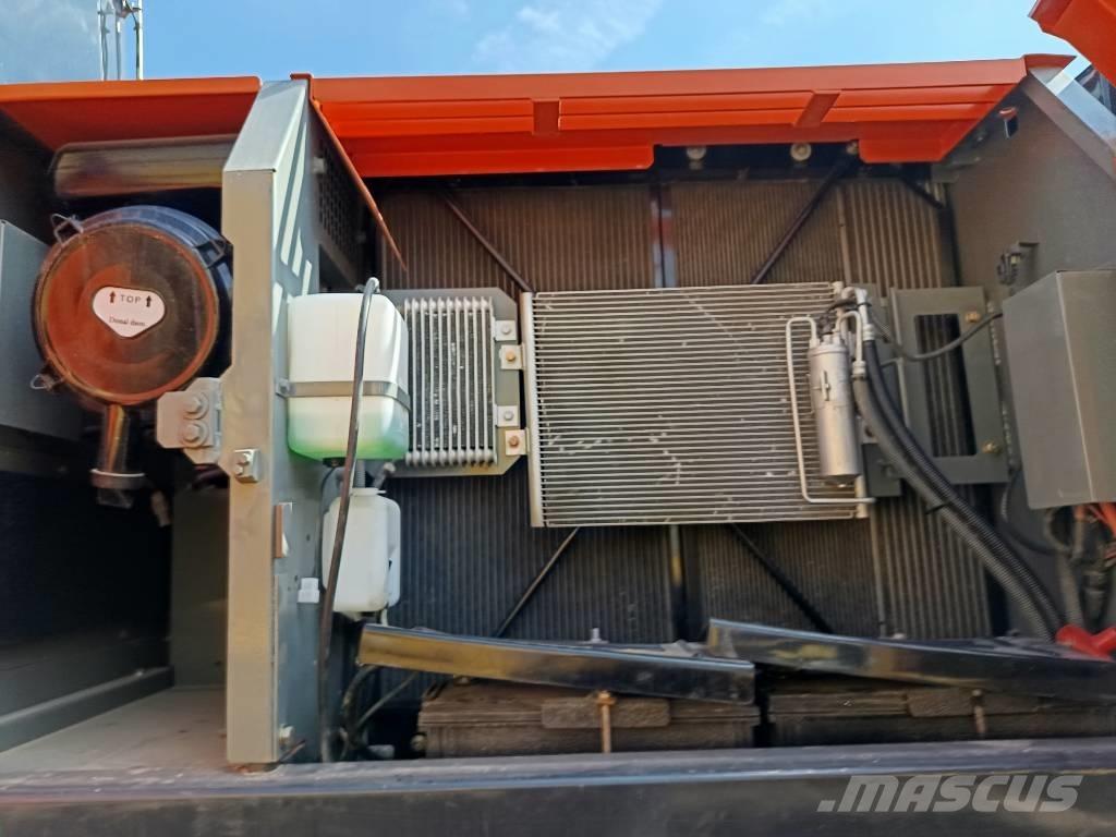 Hitachi ZX 200 Vikšriniai ekskavatoriai