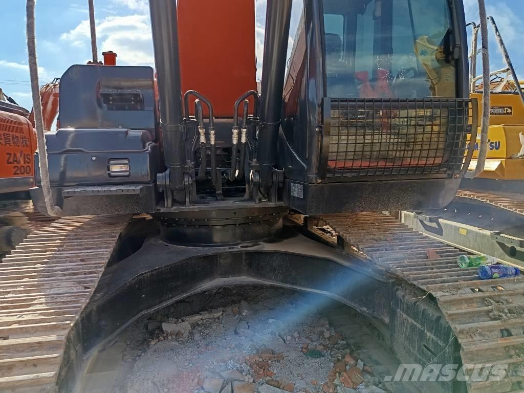 Hitachi ZX 200 Vikšriniai ekskavatoriai