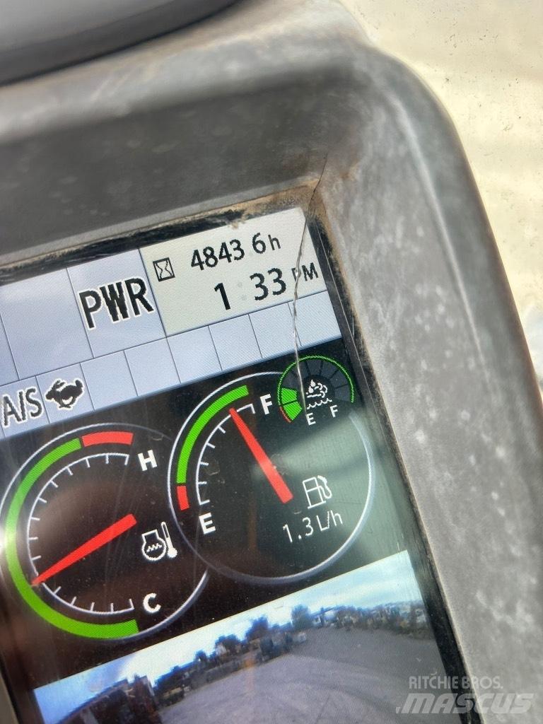 Hitachi ZX135 US-6 Vikšriniai ekskavatoriai