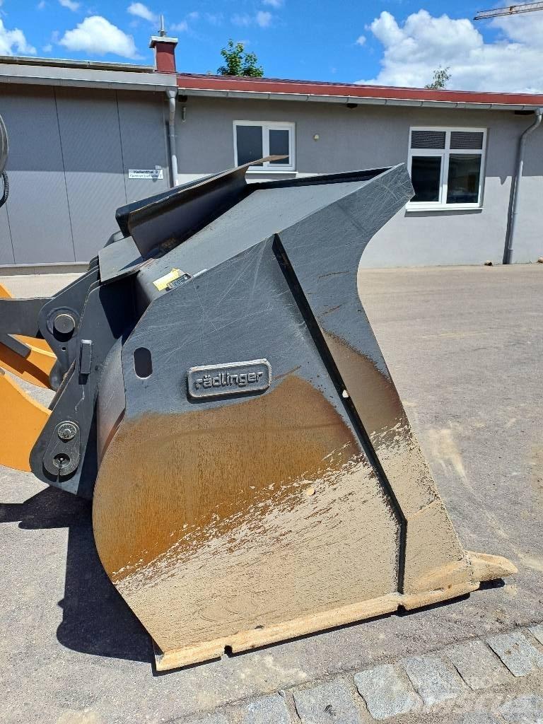 CASE 821 G Naudoti ratiniai krautuvai