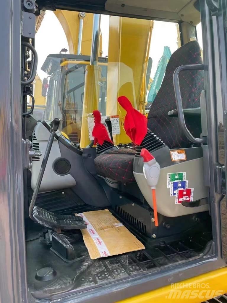 Komatsu PC70-8 Vikšriniai ekskavatoriai