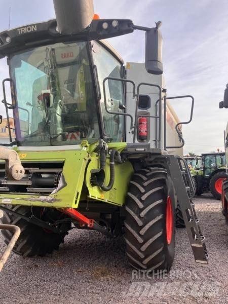 CLAAS TRION 530 Derliaus nuėmimo kombainai