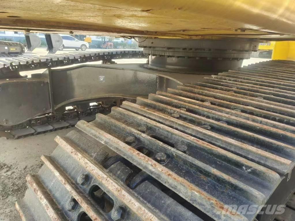 Komatsu PC 220 Vikšriniai ekskavatoriai