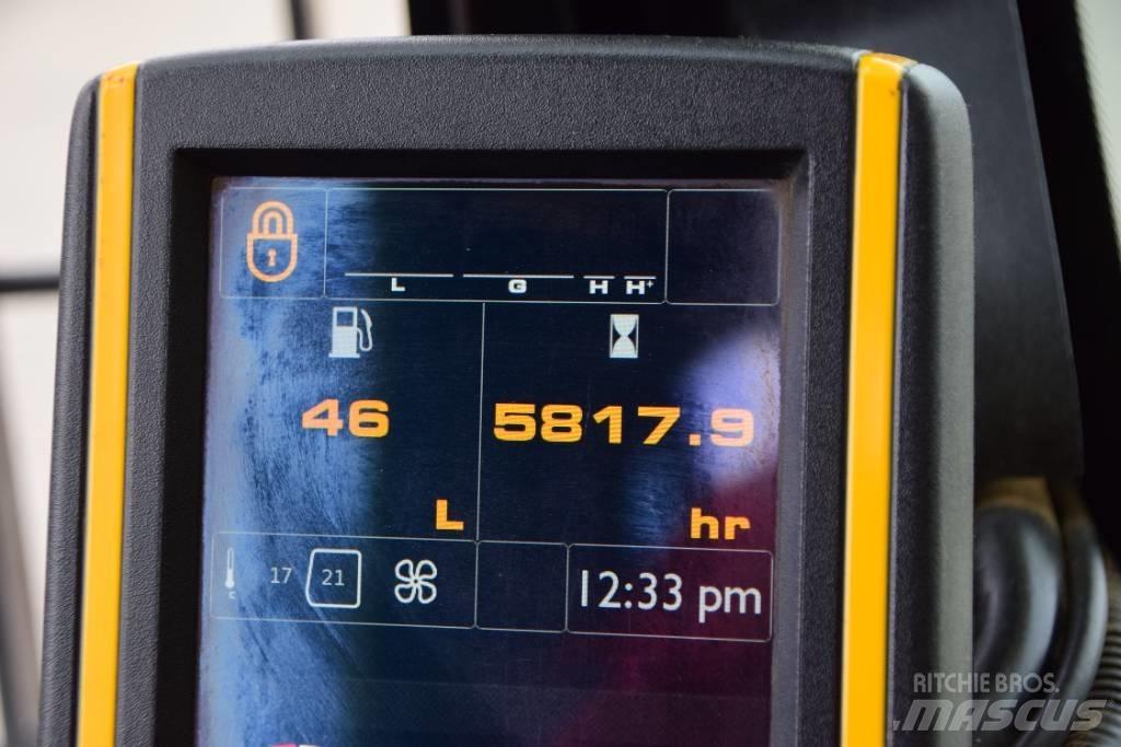 JCB JS131LC PLUS Vikšriniai ekskavatoriai