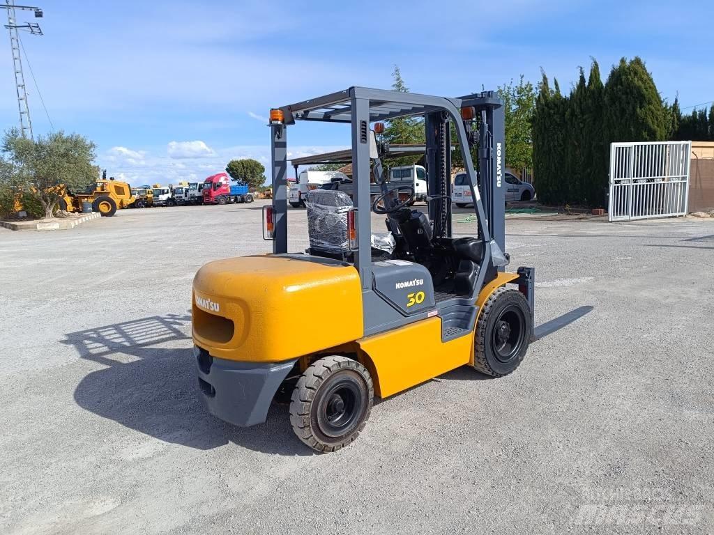 Komatsu FD30T-14 Šakiniai krautuvai - Kita