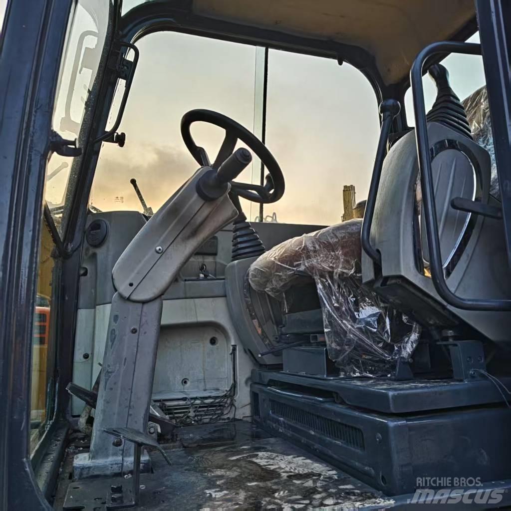 Hyundai 60 W Ratiniai ekskavatoriai