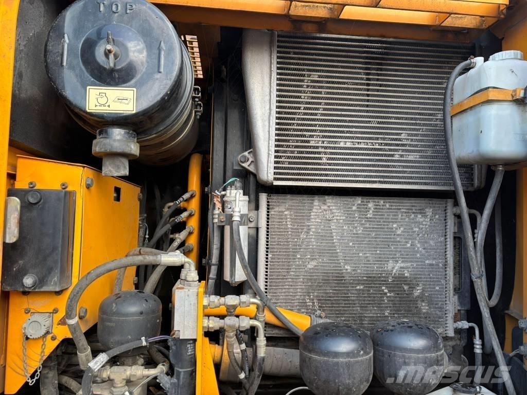 Hyundai 140W-7A Ratiniai ekskavatoriai