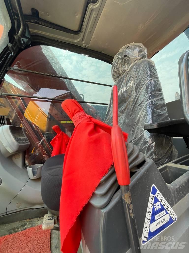 Hitachi ZX 200 Vikšriniai ekskavatoriai