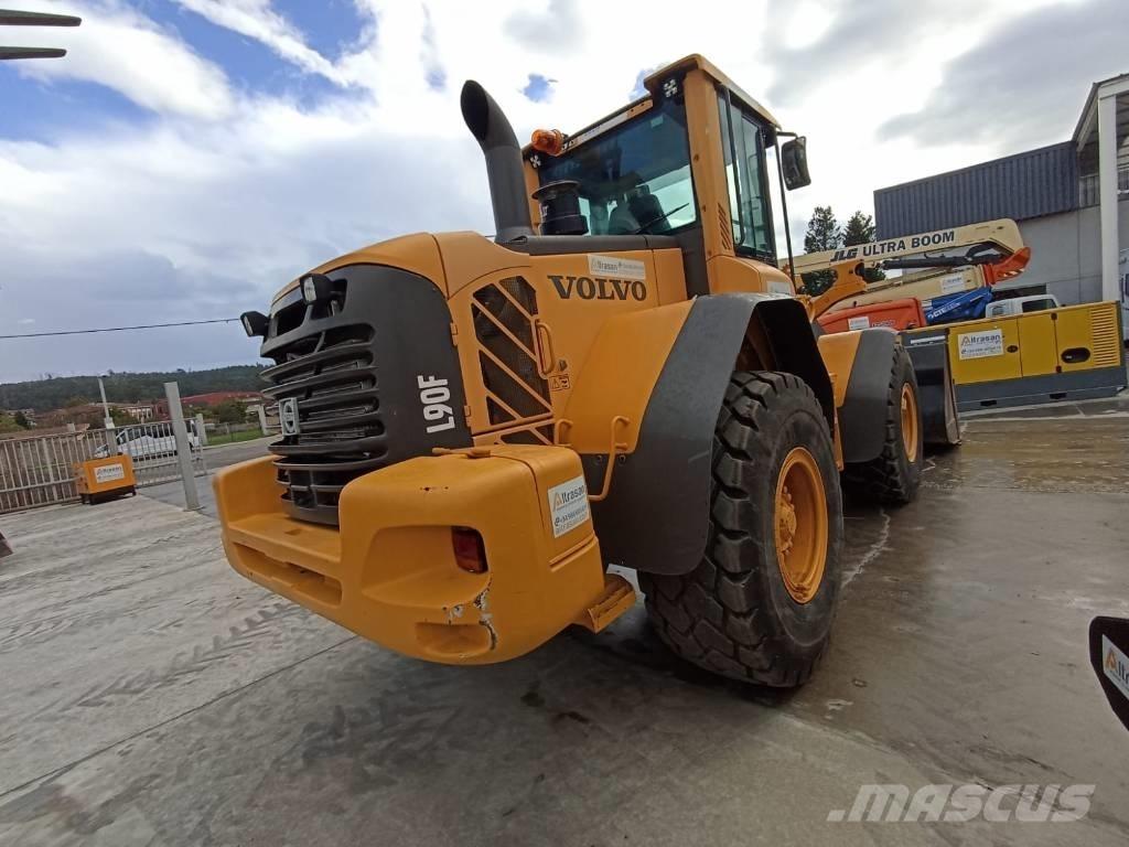 Volvo L 90 F Naudoti ratiniai krautuvai