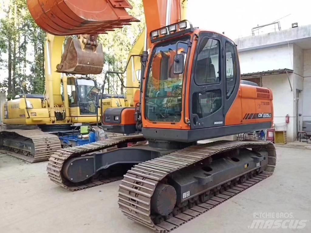 Doosan DX 225 LC Vikšriniai ekskavatoriai