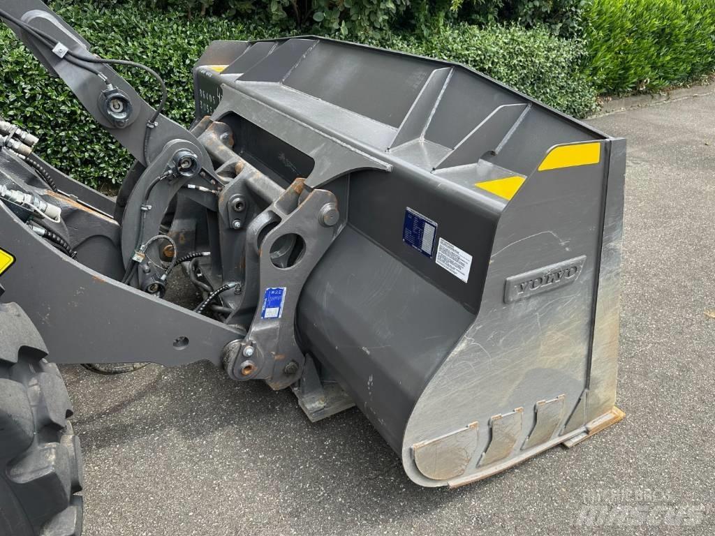 Volvo L 60 H Naudoti ratiniai krautuvai