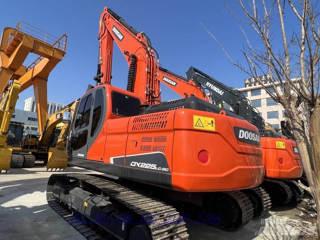 Doosan DX225 Vikšriniai ekskavatoriai